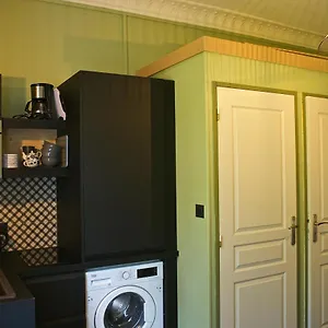 https://le-110-un-grand-studio-2-etoiles-pour-tout-faire-a-pied.hotels-rhonealpes.com